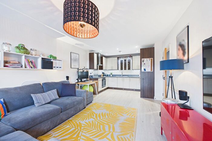 2 Bedroom Flat To Rent In Heron Way, Maidenhead, Berkshire, SL6