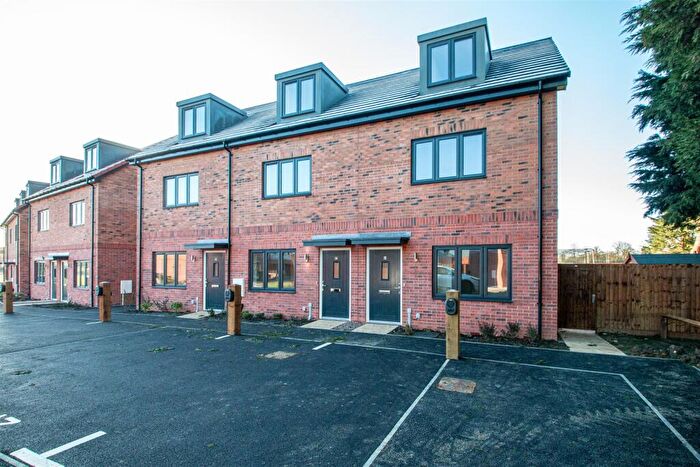 3 Bedroom Semi Detached House To Rent In Whitehouse, Milton Keynes, MK8