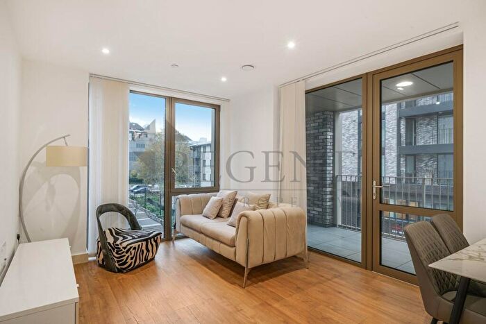 2 Bedroom Apartment To Rent In Cordwainer House, New Village Avenue, E14