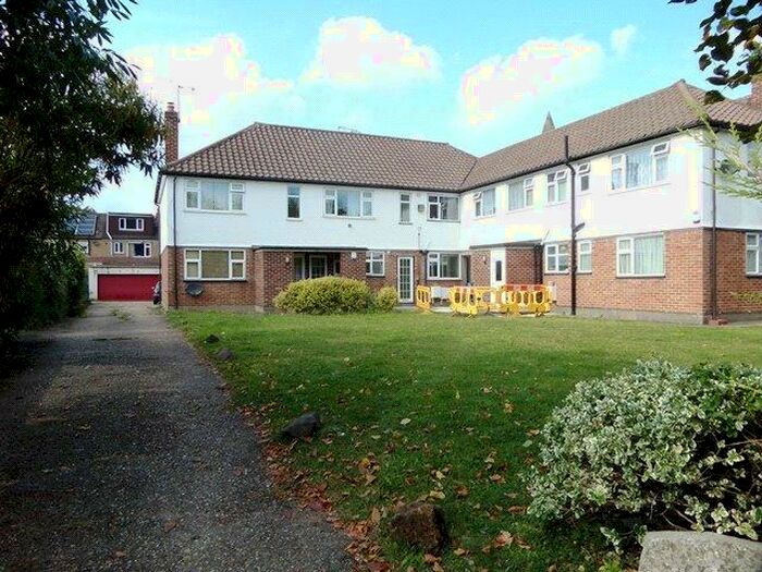 2 Bedroom Apartment To Rent In Whytecliffe Road North, Purley, Surrey, CR8