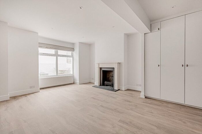 1 Bedroom Flat To Rent In Reporton Road, Munster Village, SW6