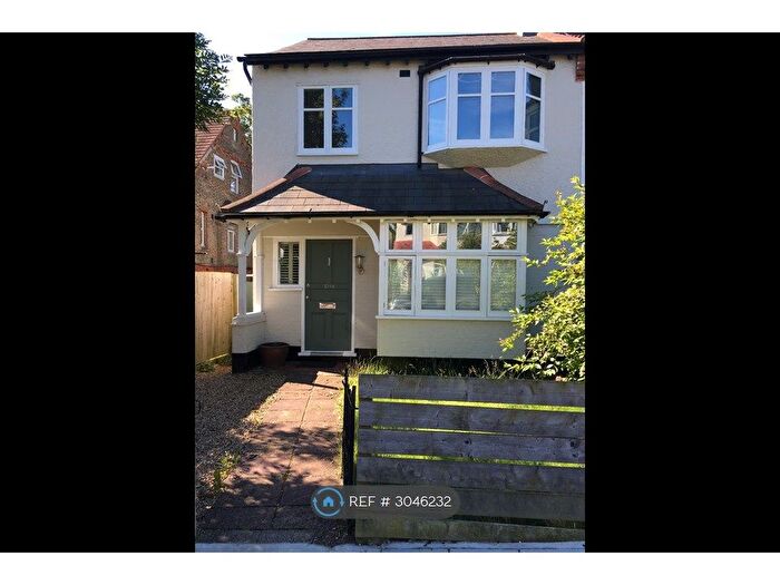 3 Bedroom Semi-detached House To Rent In Thornlaw Road, London, SE27