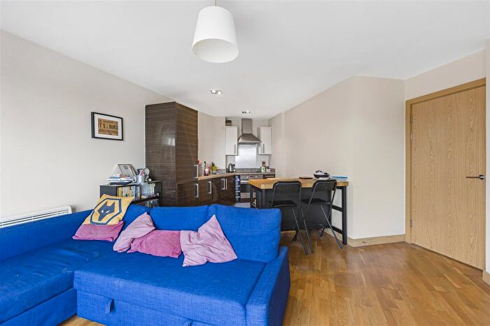 2 Bedroom Flat For Sale In Elder Court, Mead Lane, Hertford, SG13