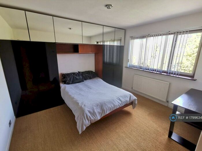 3 Bedroom Terraced House To Rent In Headley Drive, Ilford, IG2