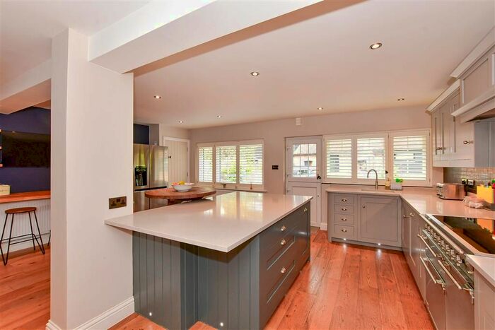 4 Bedroom Property For Sale In Lucks Lane, Paddock Wood, Tonbridge, Kent, TN12