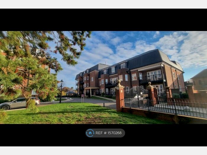 2 Bedroom Flat To Rent In Hampton Grange, Bromley, BR1
