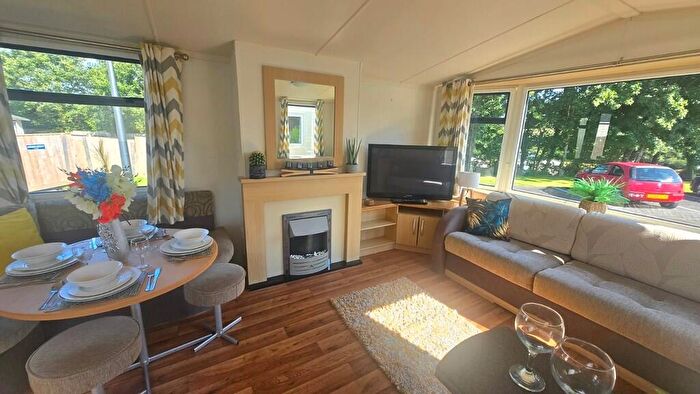 2 Bedroom Mobile Home For Sale In Hedley Wood Holiday Park, Bridgerule, Holsworthy. Devon., EX22