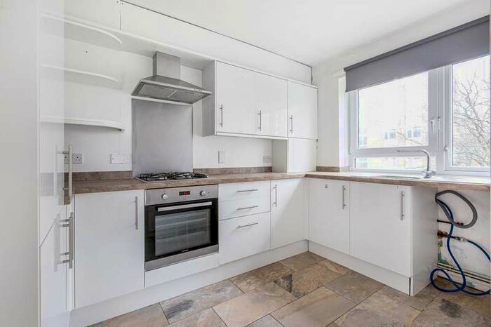 2 Bedroom Flat To Rent In Strathdon Drive, London SW17
