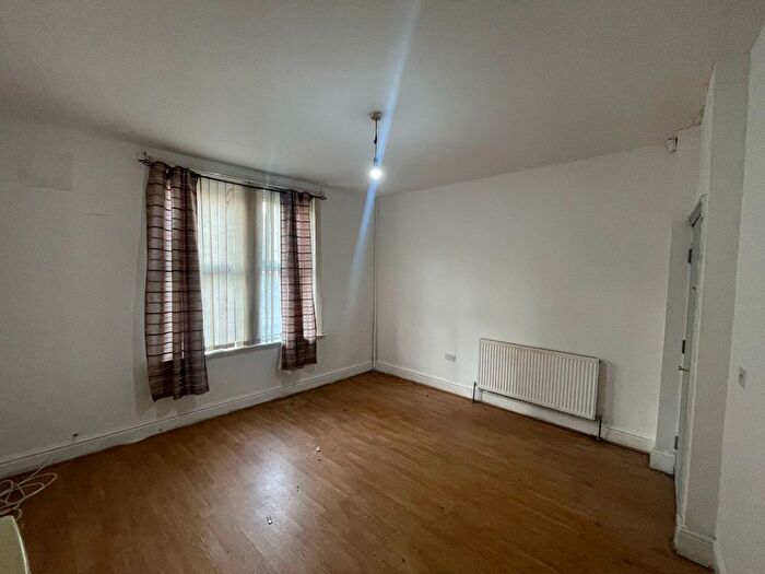 4 Bedroom Terraced House To Rent In Recreation Mount, Leeds, LS11