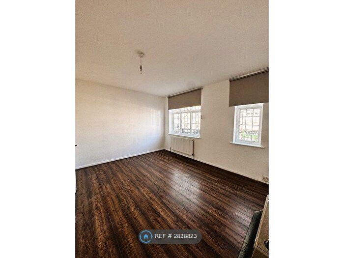 1 Bedroom Flat To Rent In Market Square, Bromley, BR1