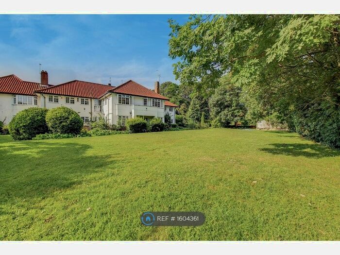 1 Bedroom Flat To Rent In Okehampton Close, London, N12