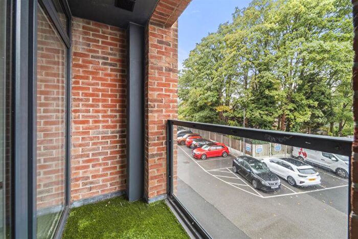 2 Bedroom Apartment To Rent In Maple Court, Cross Street, Sale, M33