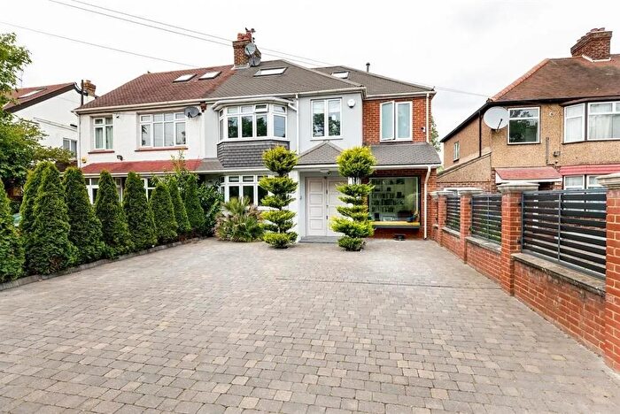 5 Bedroom Semi-Detached House For Sale In Tentelow Lane, Norwood Green, UB2
