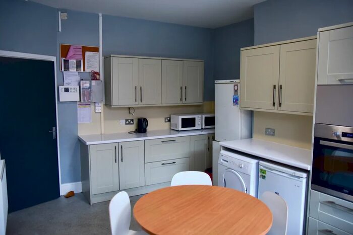 5 Bedroom Terraced House To Rent In Headingley Avenue, Leeds, West Yorkshire, LS6