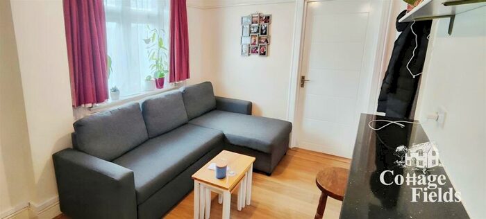 1 Bedroom Flat To Rent In Fountains Crescent, London, N14