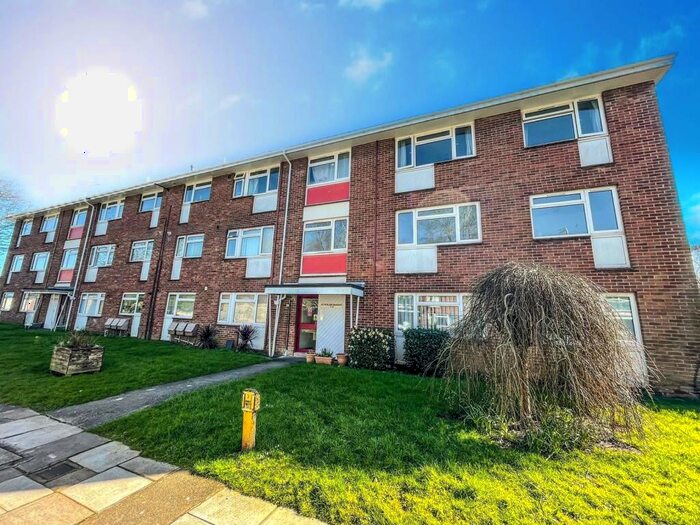 3 Bedroom Apartment To Rent In Park Lane, Whitchurch, Cardiff, CF14
