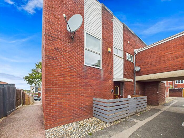 3 Bedroom End Of Terrace House For Sale In Saddlers Walk, Worcester, Worcestershire, WR4