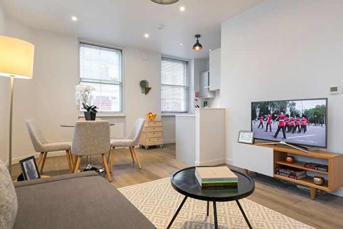 1 Bedroom Flat To Rent In Rathbone Place, London, W1T