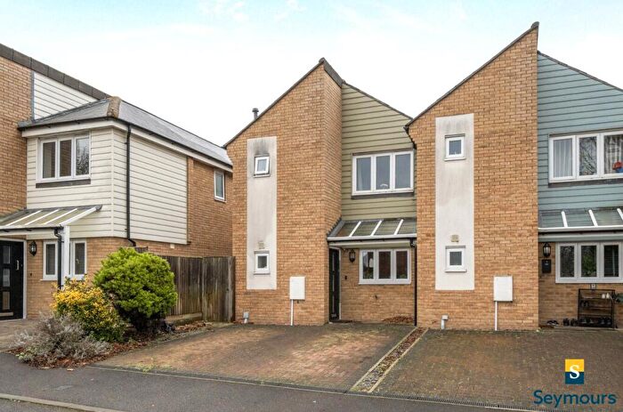 3 Bedroom End Of Terrace House For Sale In Jacobs Green, Guildford, Surrey, GU1