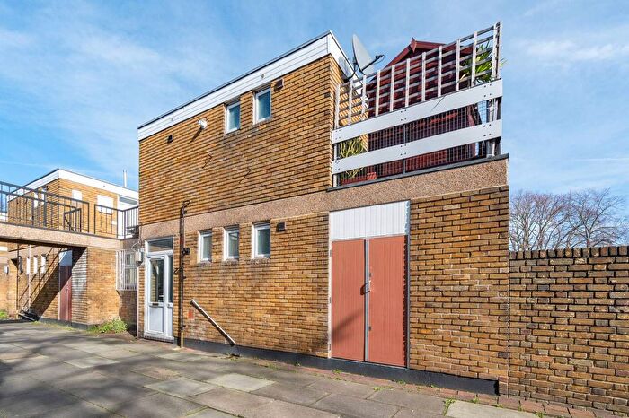 3 Bedroom Flat To Rent In Cherry Laurel Walk, Brixton Hill, London, SW2