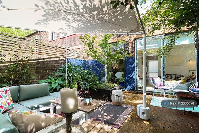 3 Bedroom Semi Detached House To Rent In Hilversum Crescent, London, SE22