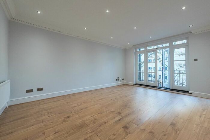 2 Bedroom Flat To Rent In Holland Park Avenue, London, W11