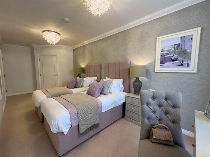 1 Bedroom Flat For Sale In Crookham Road, Fleet, GU51