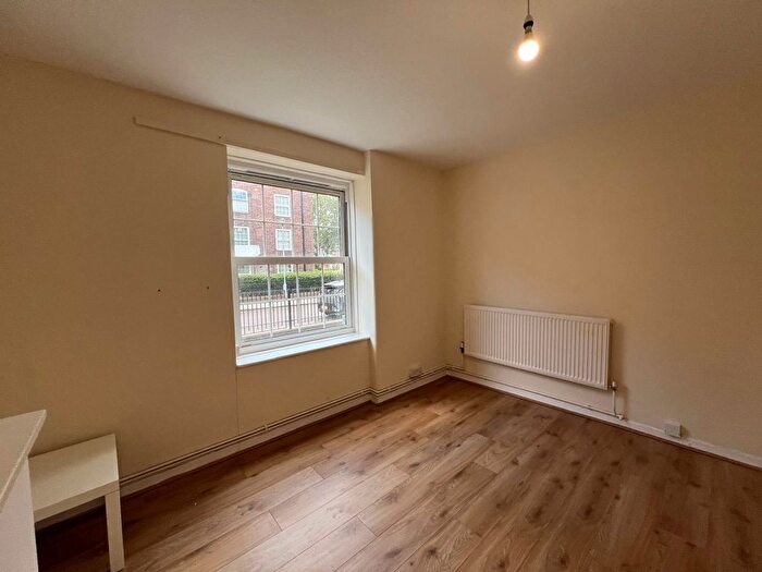 3 Bedroom Flat To Rent In Stamford Hill, London, N16