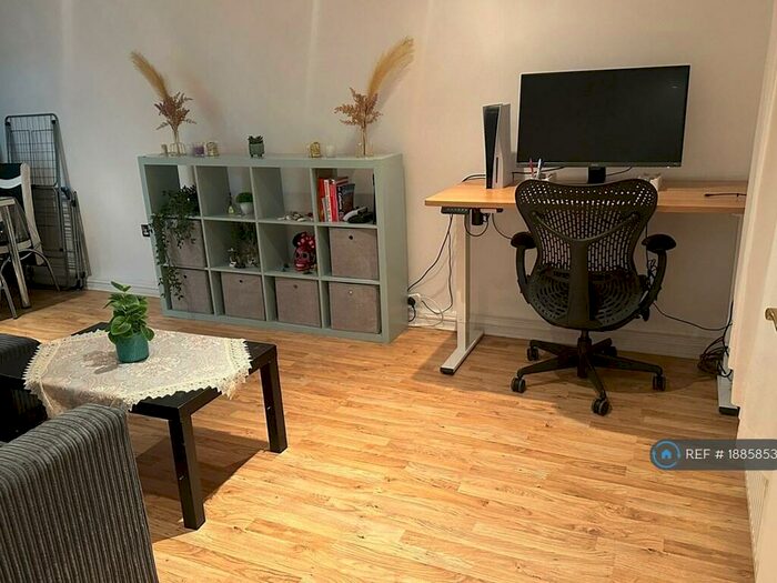 1 Bedroom Flat To Rent In Kings Court, London, N7