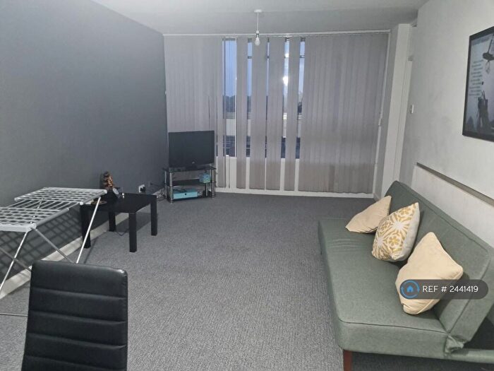 2 Bedroom Flat To Rent In Lyndwood Court, Leicester, LE2