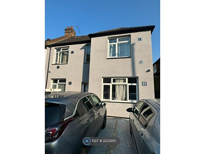 1 Bedroom Flat To Rent In Lampton Road, Hounslow, TW3