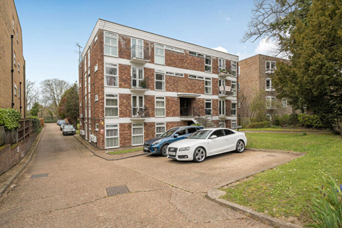 2 Bedroom Flat For Sale In Copers Cope Road, Beckenham, BR3