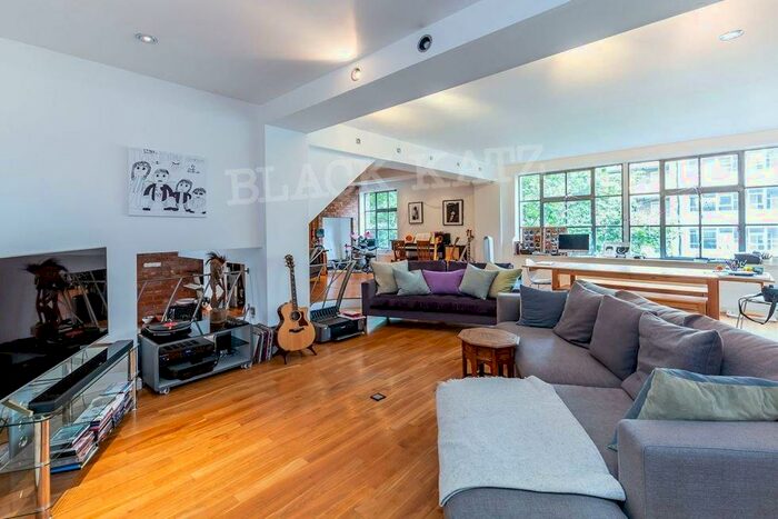 2 Bedroom Flat To Rent In St John Street, EC1V