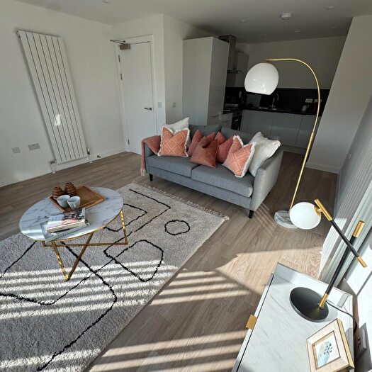 2 Bedroom Apartment To Rent In Minerva Square, Glasgow, G3