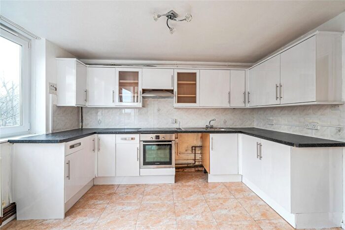 3 Bedroom Flat To Rent In Tiverton Road, London, N15