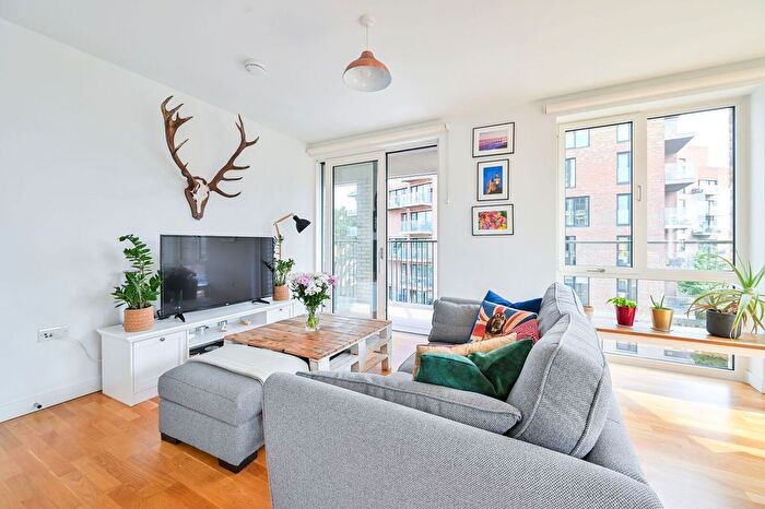 2 Bedroom Flat To Rent In Rodney Road, Elephant And Castle, London, SE17
