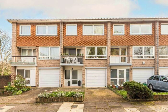 Studio To Rent In Park Gate, Mount Avenue, London, W5