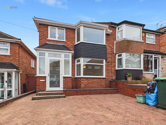 3 Bedroom Semi Detached House For Sale In Lechlade Road, Birmingham, B43