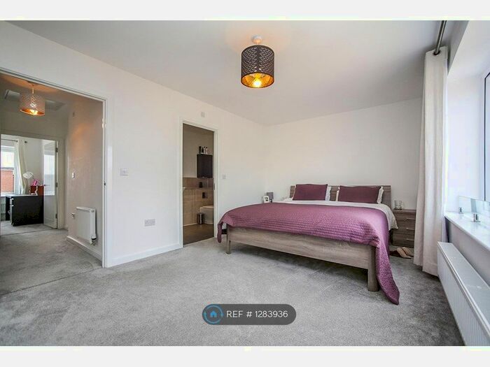 4 Bedroom Semi-Detached House To Rent In Thackeray Drive, Gravesend DA11