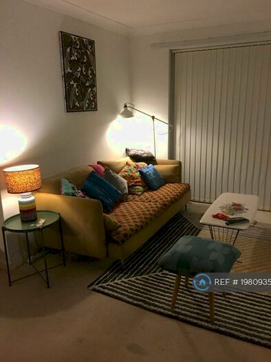 2 Bedroom Flat To Rent In Park Villa Court, Leeds, LS8