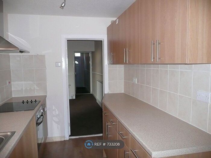 3 Bedroom Terraced House To Rent In Bancroft Street, Nottingham, NG6