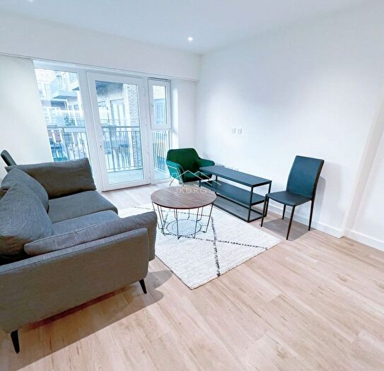 2 Bedroom Flat To Rent In Beaufort Square, London, NW9