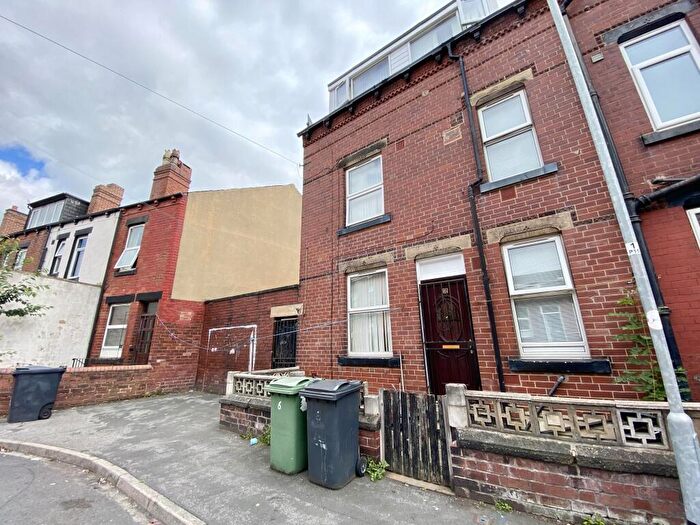 3 Bedroom House To Rent In Paisley View, Leeds, LS12