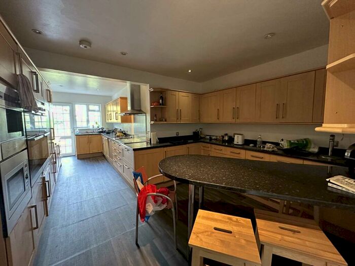 10 Bedroom Semi-Detached House To Rent In Cressingham Road, Reading, RG2