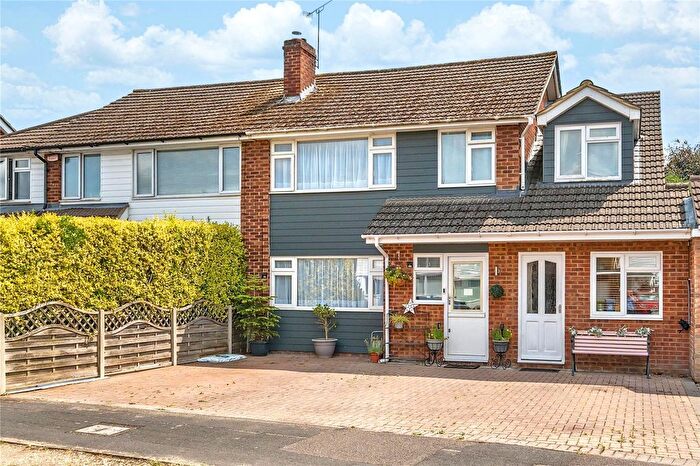 5 Bedroom Semi-Detached House For Sale In Ives Close, Yateley, Hants, GU46