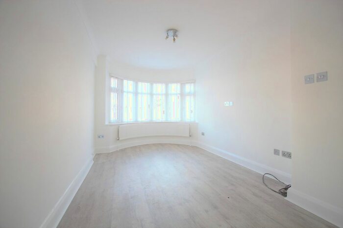 Studio To Rent In Wilton Road, Cockfosters, Barnet, EN4
