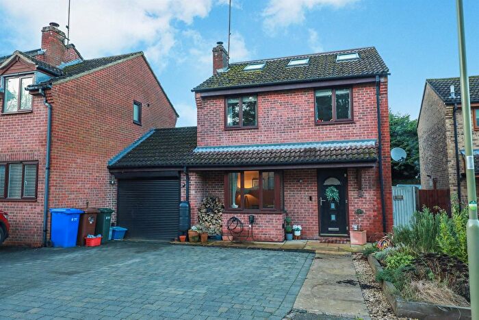 4 Bedroom Detached House For Sale In Foscote Rise, Banbury, OX16