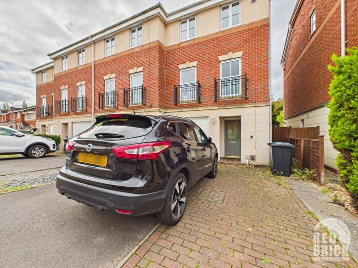 3 Bedroom Town House To Rent In Viaduct Close, Rugby, CV21