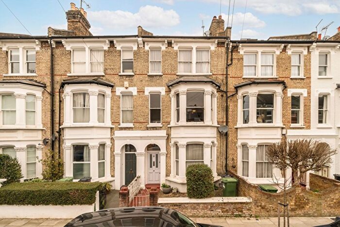 1 Bedroom Flat To Rent In Davisville Road, London, W12