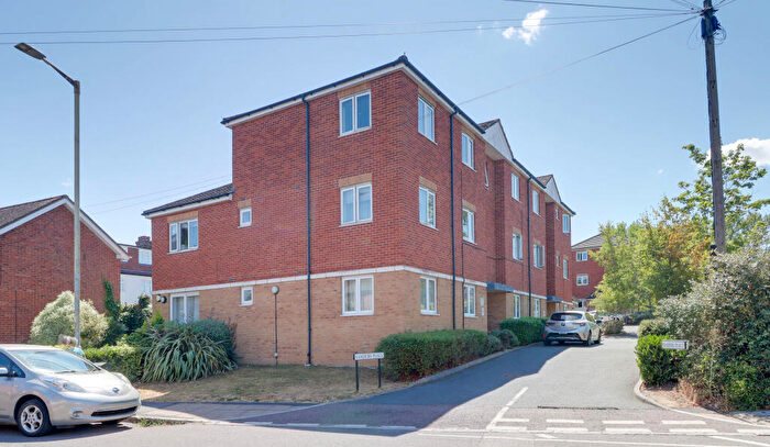 2 Bedroom Flat For Sale In Sanders Place, Camp Road, St. Albans, AL1